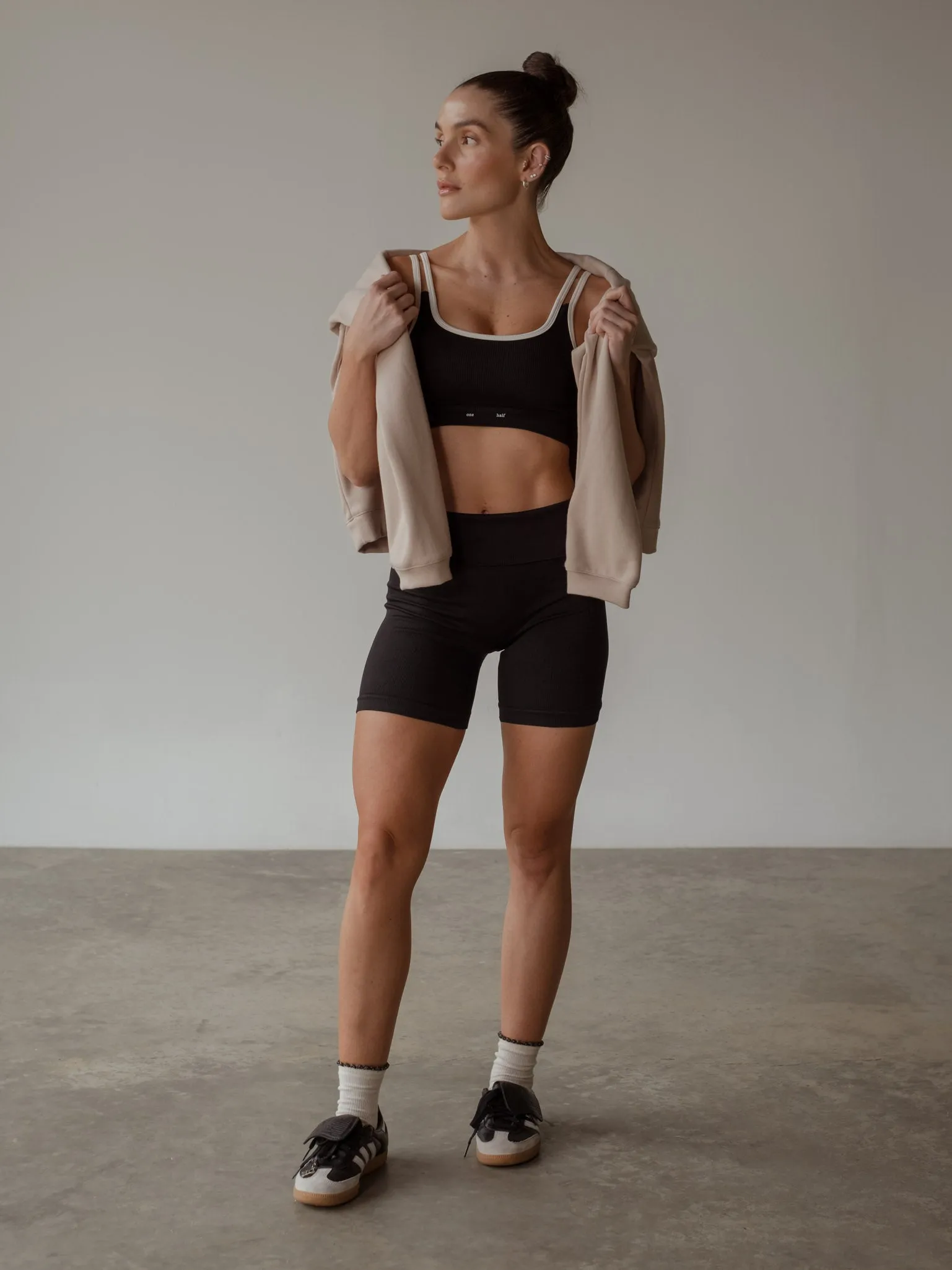 FLEX SEAMLESS SHORT - PLUS BLACK