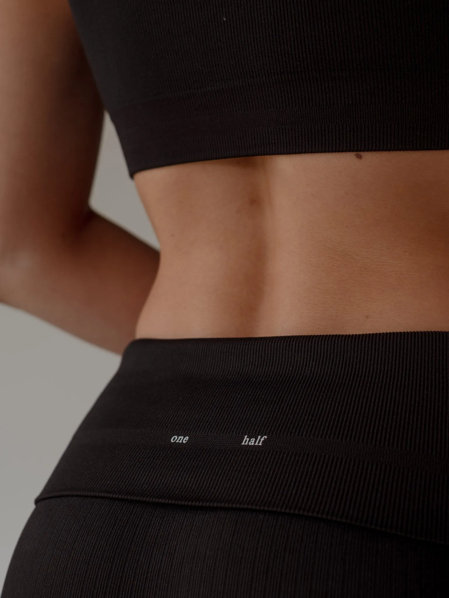 FLEX SEAMLESS SHORT - PLUS BLACK