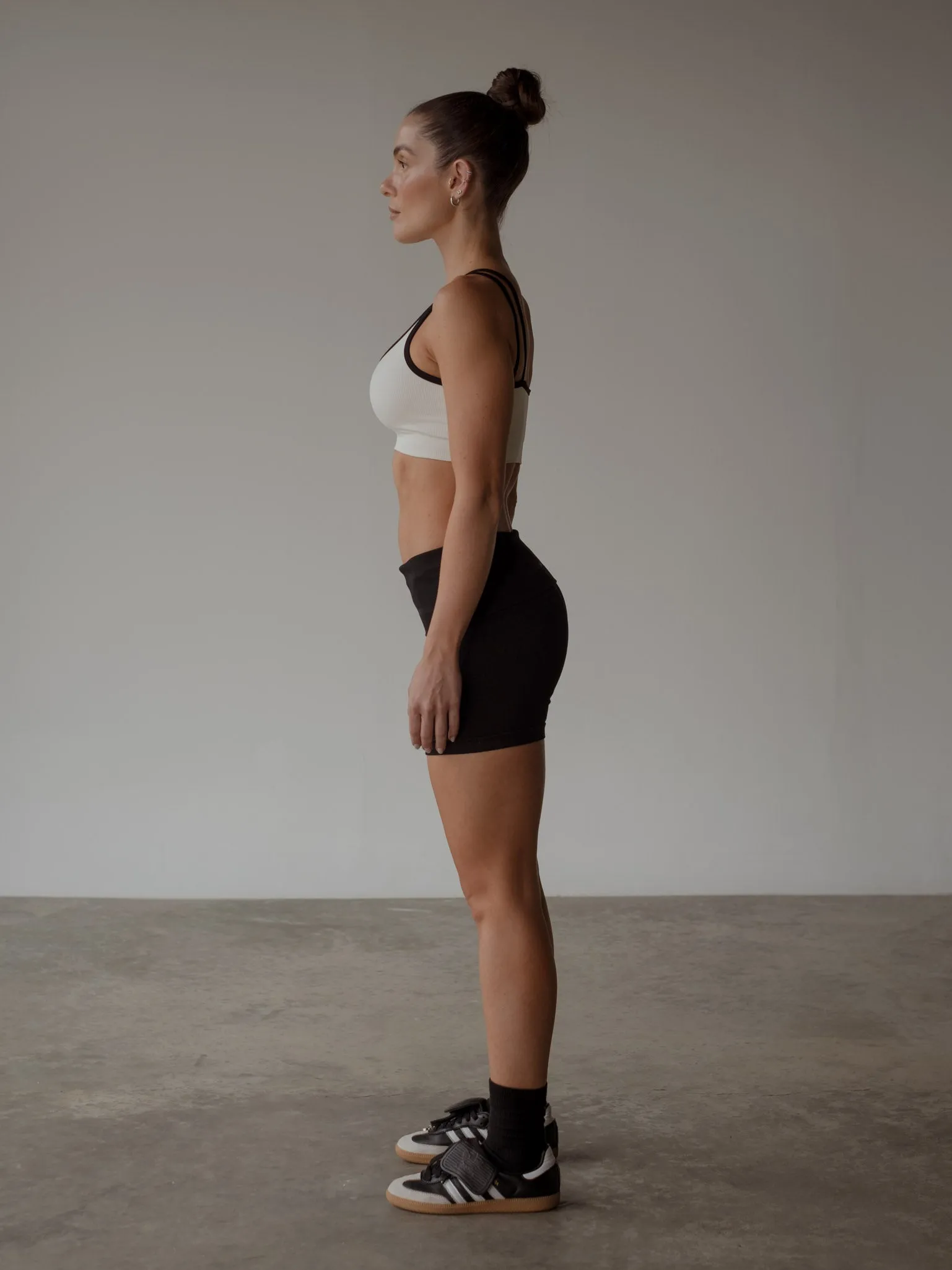 FLEX SEAMLESS SHORT - PLUS BLACK