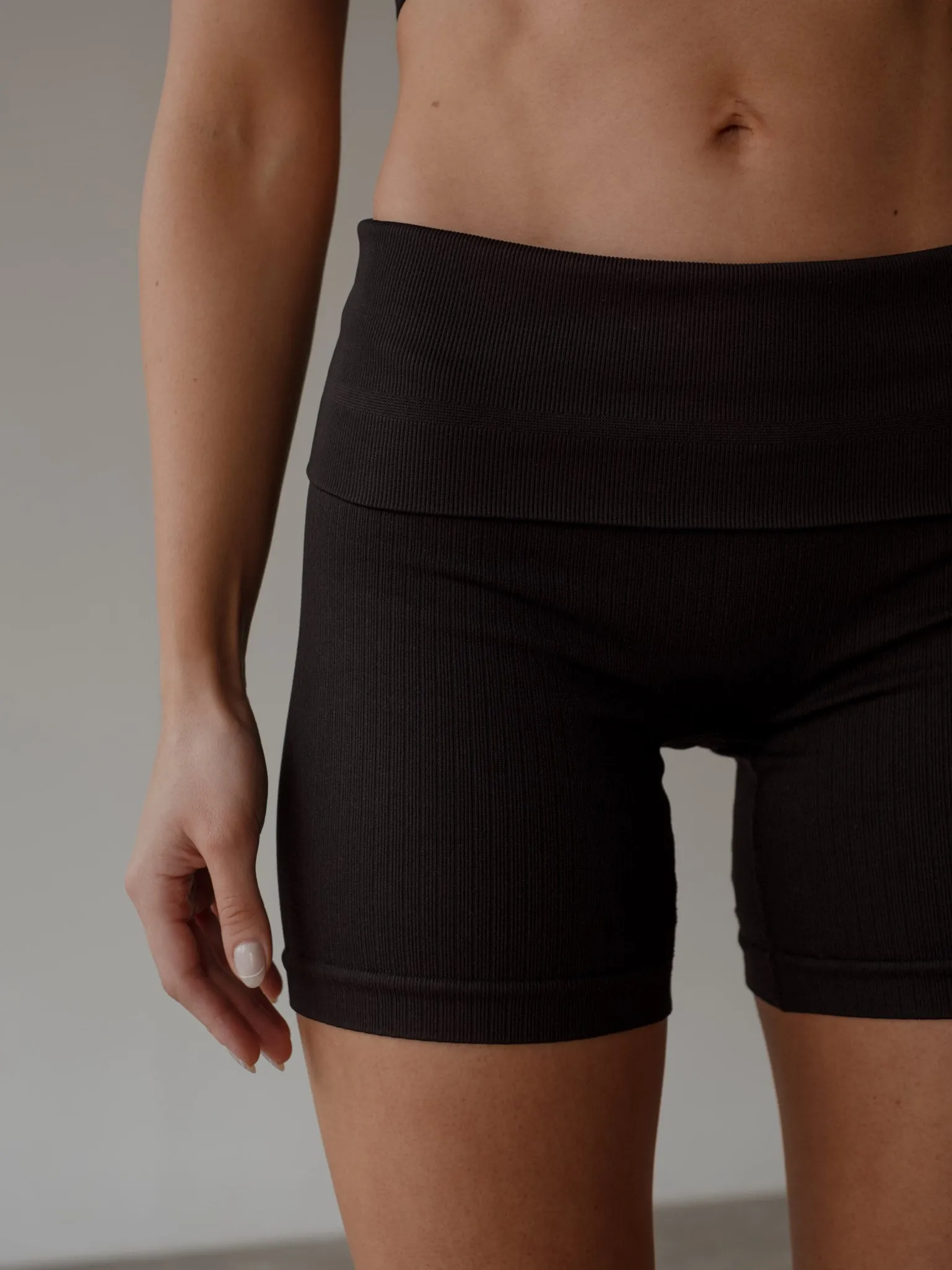 FLEX SEAMLESS SHORT - PLUS BLACK