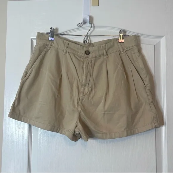 Free People Billie Chino Shorts Almond Milk Khaki Tan Size 14