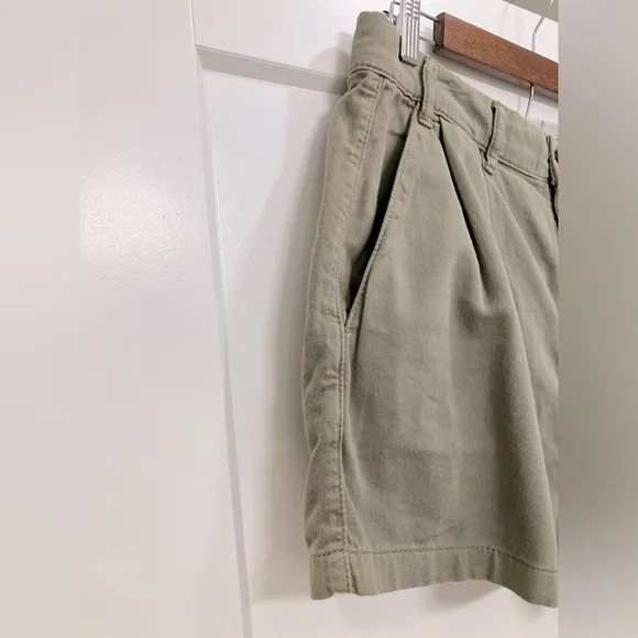 Free People FP NWT Billie Chino Size 12 Shorts in Willow 💚