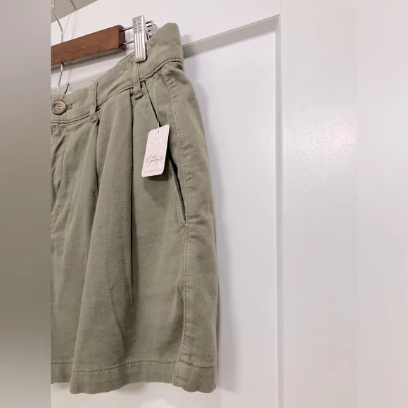 Free People FP NWT Billie Chino Size 12 Shorts in Willow 💚