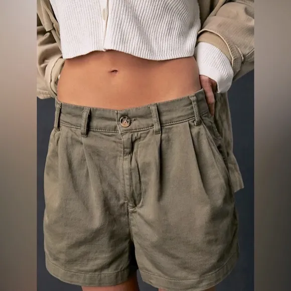 Free People FP NWT Billie Chino Size 12 Shorts in Willow 💚