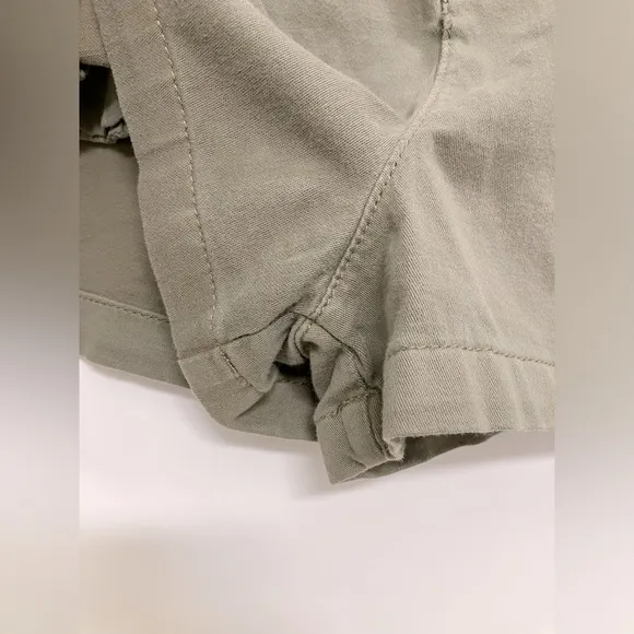 Free People FP NWT Billie Chino Size 12 Shorts in Willow 💚