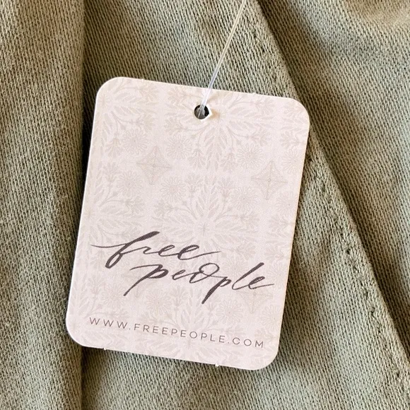 Free People FP NWT Billie Chino Size 12 Shorts in Willow 💚