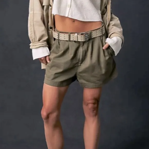 Free People FP NWT Billie Chino Size 12 Shorts in Willow 💚