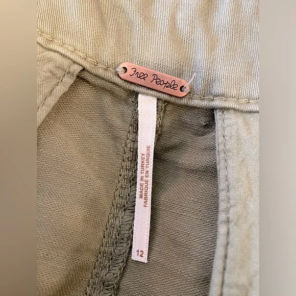 Free People NWT FP Billie Chino Size 12 Shorts in Willow 🤍