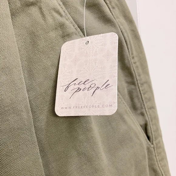 Free People NWT FP Billie Chino Size 12 Shorts in Willow 🤍