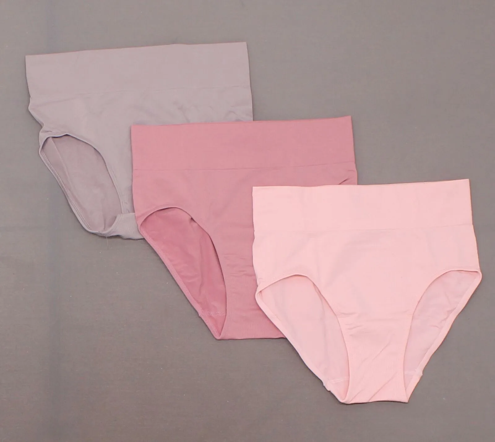 Hanes Premium 3 Pairs Women's Smoothing Seamless Briefs