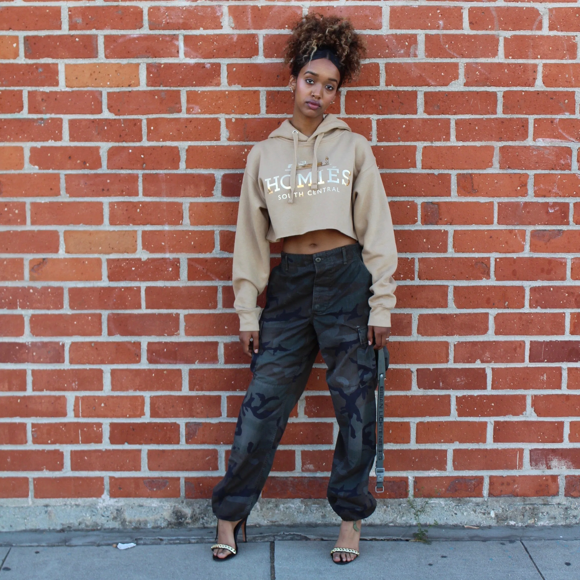 HOMIÉS GOLD FOIL CROPPED HOODIE