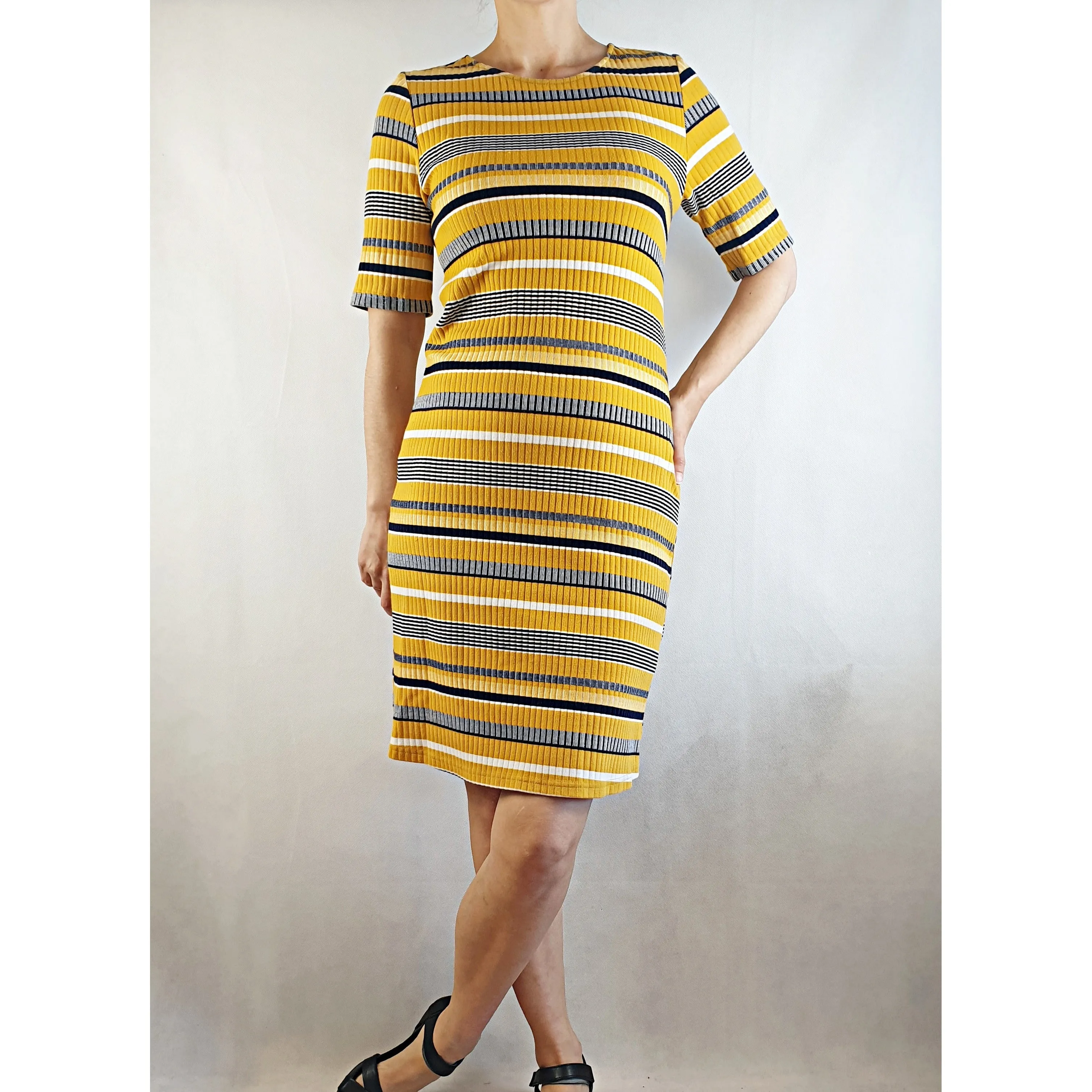 Kuwaii yellow ribbed stretchy half sleeve striped dress size 10 (best fits size 8)