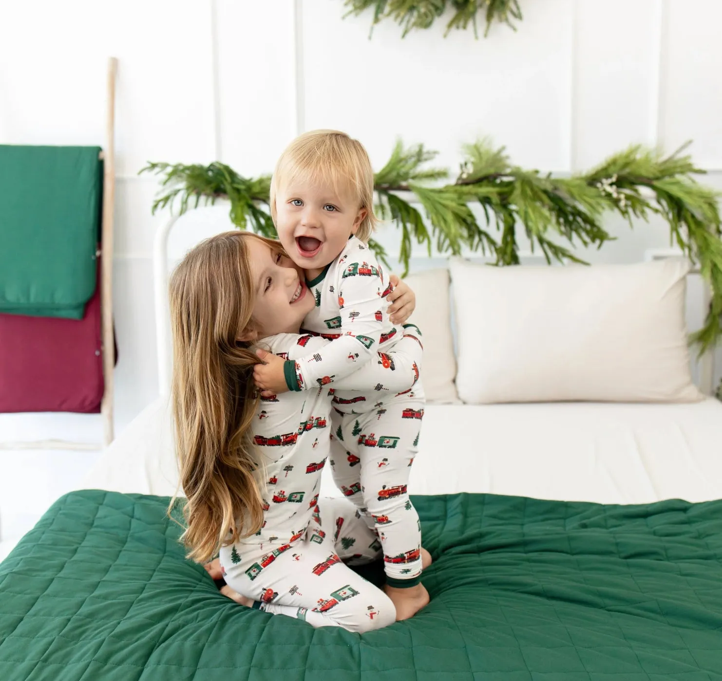 Kyte Baby - Long Sleeve Pajamas - Holiday Train