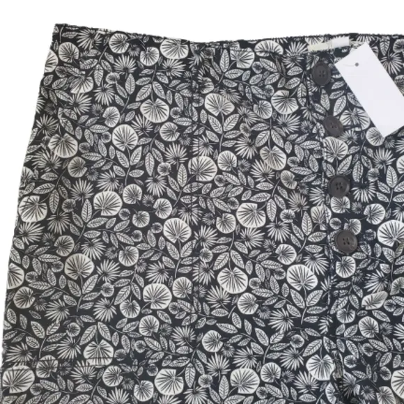 LOFT structured classic fit button front high waist shorts, 39&quot;, black