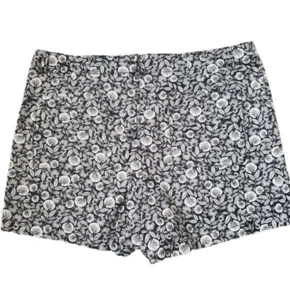 LOFT structured classic fit button front high waist shorts, 39&quot;, black