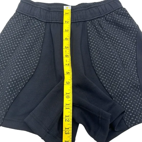 Lululemon Embossed Panel HR Short 4” Size XXXS