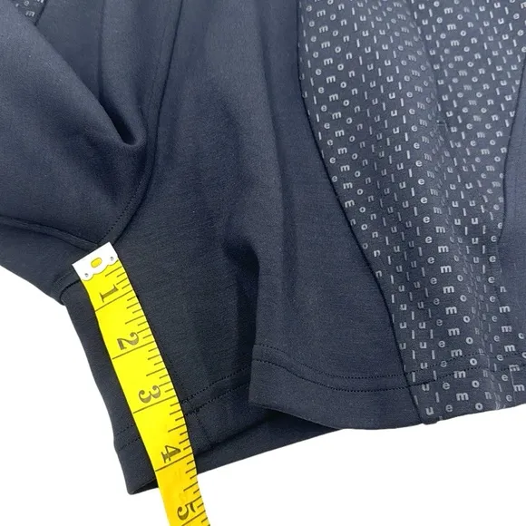 Lululemon Embossed Panel HR Short 4” Size XXXS