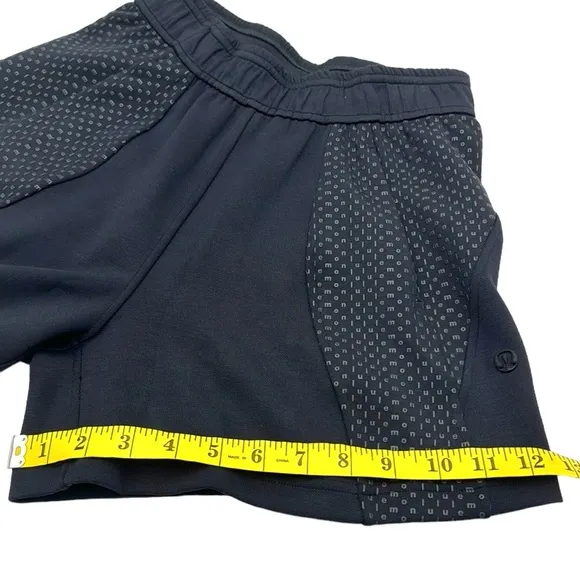 Lululemon Embossed Panel HR Short 4” Size XXXS