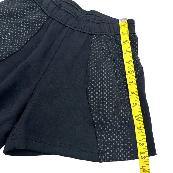 Lululemon Embossed Panel HR Short 4” Size XXXS