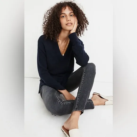 Madewell Heather Midnight Bartlett V-Neck Pullover Sweater in Coziest Yarn Small