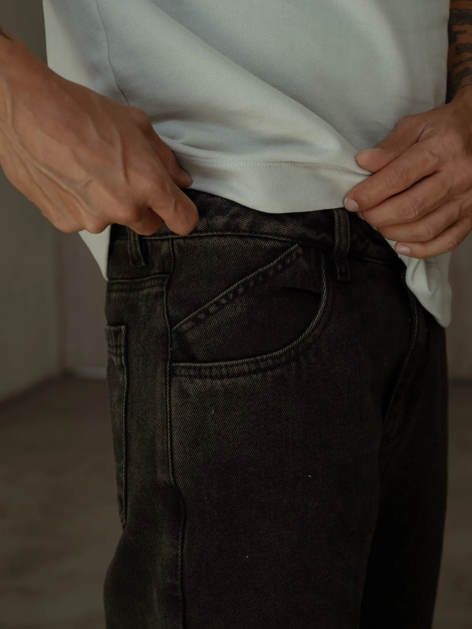 MEN RIGHT FIT JEAN - BLACK DIRTY