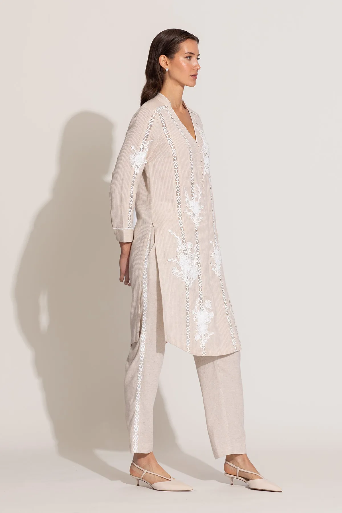 Naysa beige tunic and pants