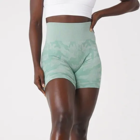 NVGTN PRO SHORTS SAGE GREEN CAMO SEAMLESS S NWT