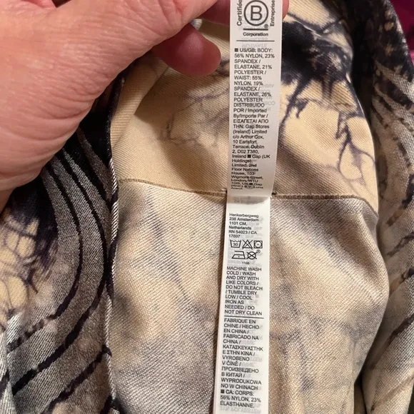 NWT Athleta Motivate Seamless Shorts in Navy Cream Tie Dye
