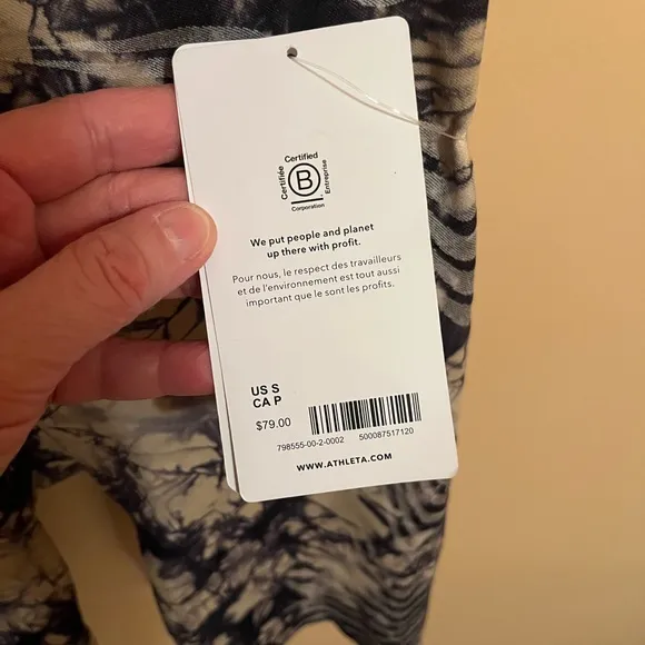 NWT Athleta Motivate Seamless Shorts in Navy Cream Tie Dye