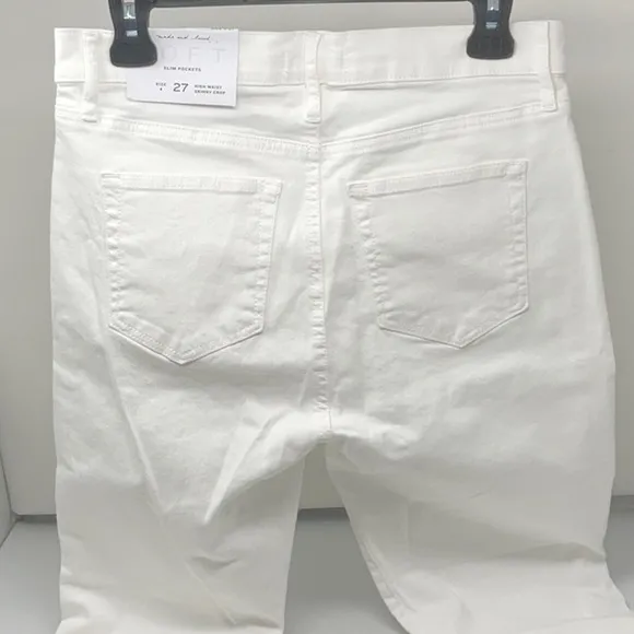 NWT Ladie’s LOFT high waisted skinny crop button fly white jeans, size 4