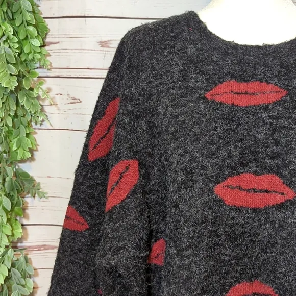 Pol Cropped Oversized Sweatshirt Novelty Kisses Lips Whimsy Women's Large