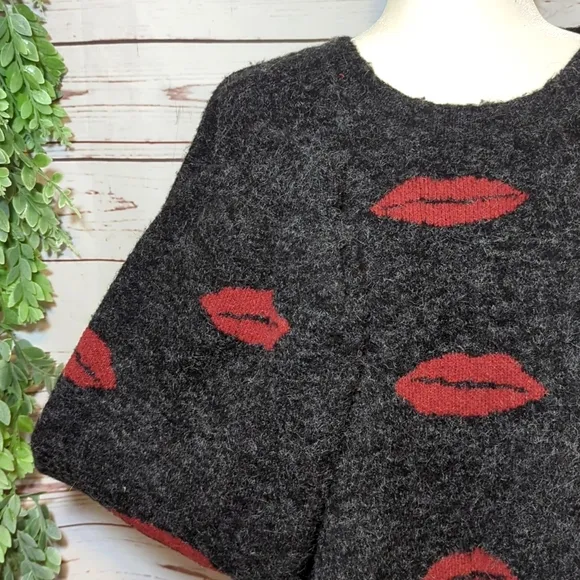 Pol Cropped Oversized Sweatshirt Novelty Kisses Lips Whimsy Women's Large