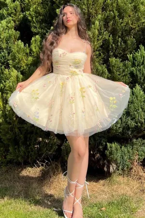 Princess Light Champagne Lace Short Prom Dress with Embroidery, Short Champagne Homecoming Dress, Champagne Formal Evening Dress with Appliques A2159