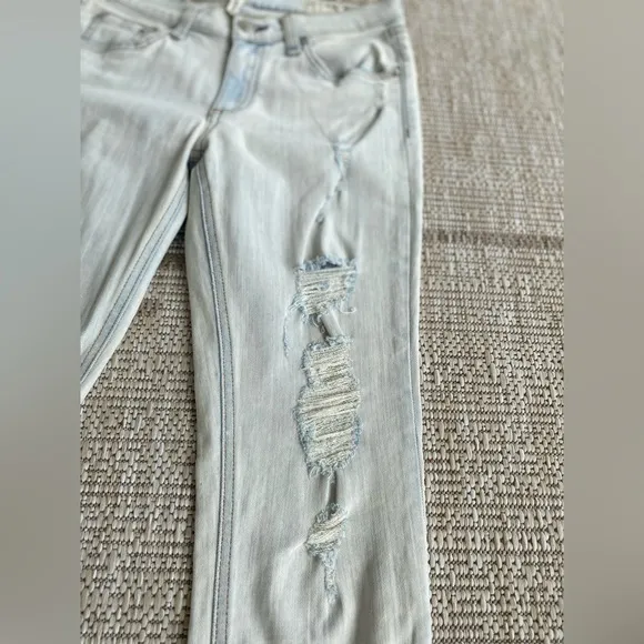 Rag &amp; Bone light wash ribbed zipper capri jeans in size 27