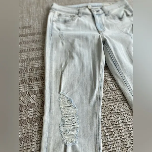 Rag &amp; Bone light wash ribbed zipper capri jeans in size 27