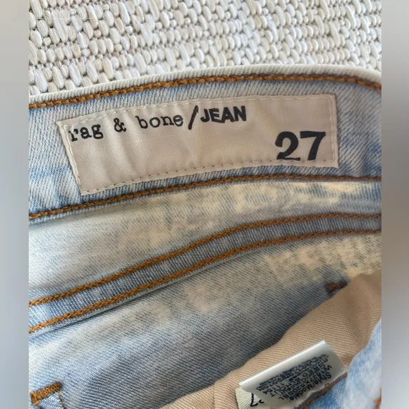 Rag &amp; Bone light wash ribbed zipper capri jeans in size 27