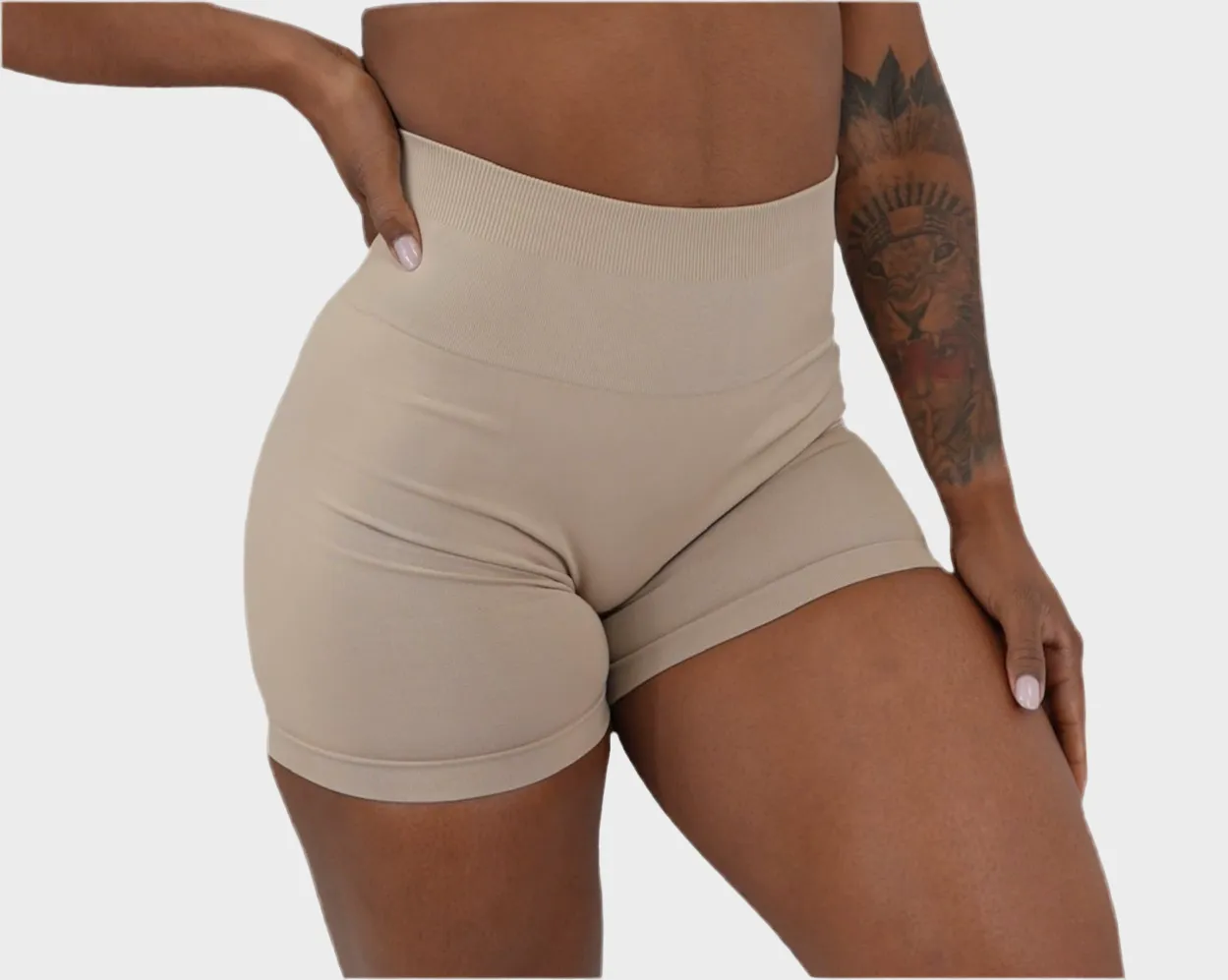 RISE SEAMLESS SHORT