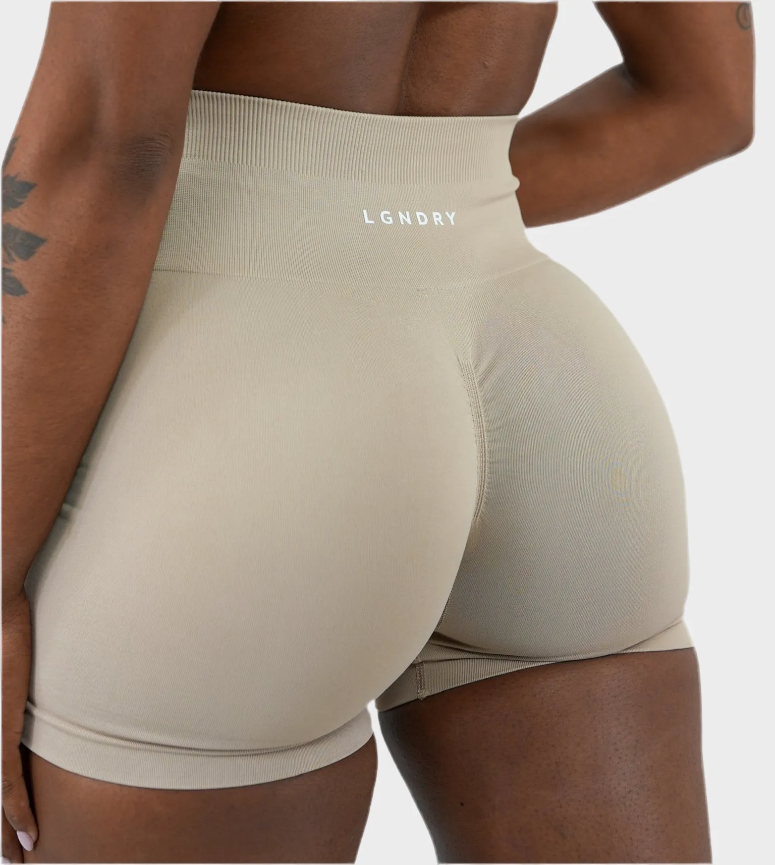 RISE SEAMLESS SHORT