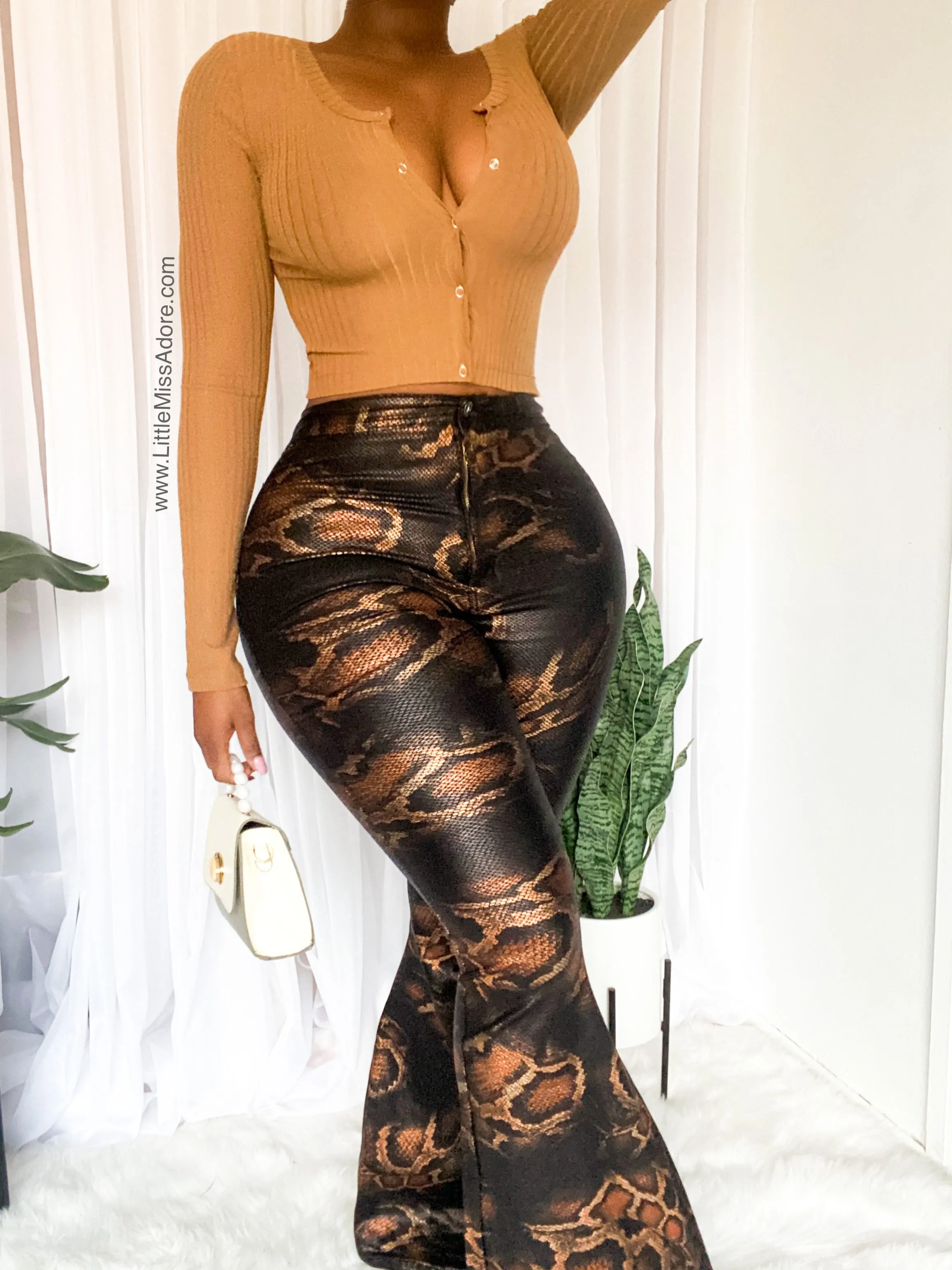 RISKY SNAKE PRINT FLARE | JEANS