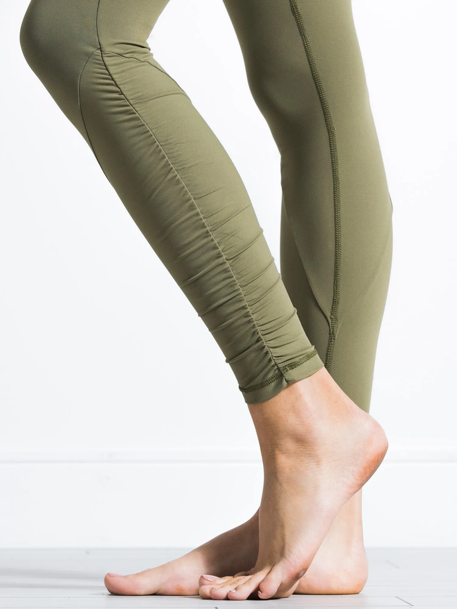 RUCHED NUDE PANTS