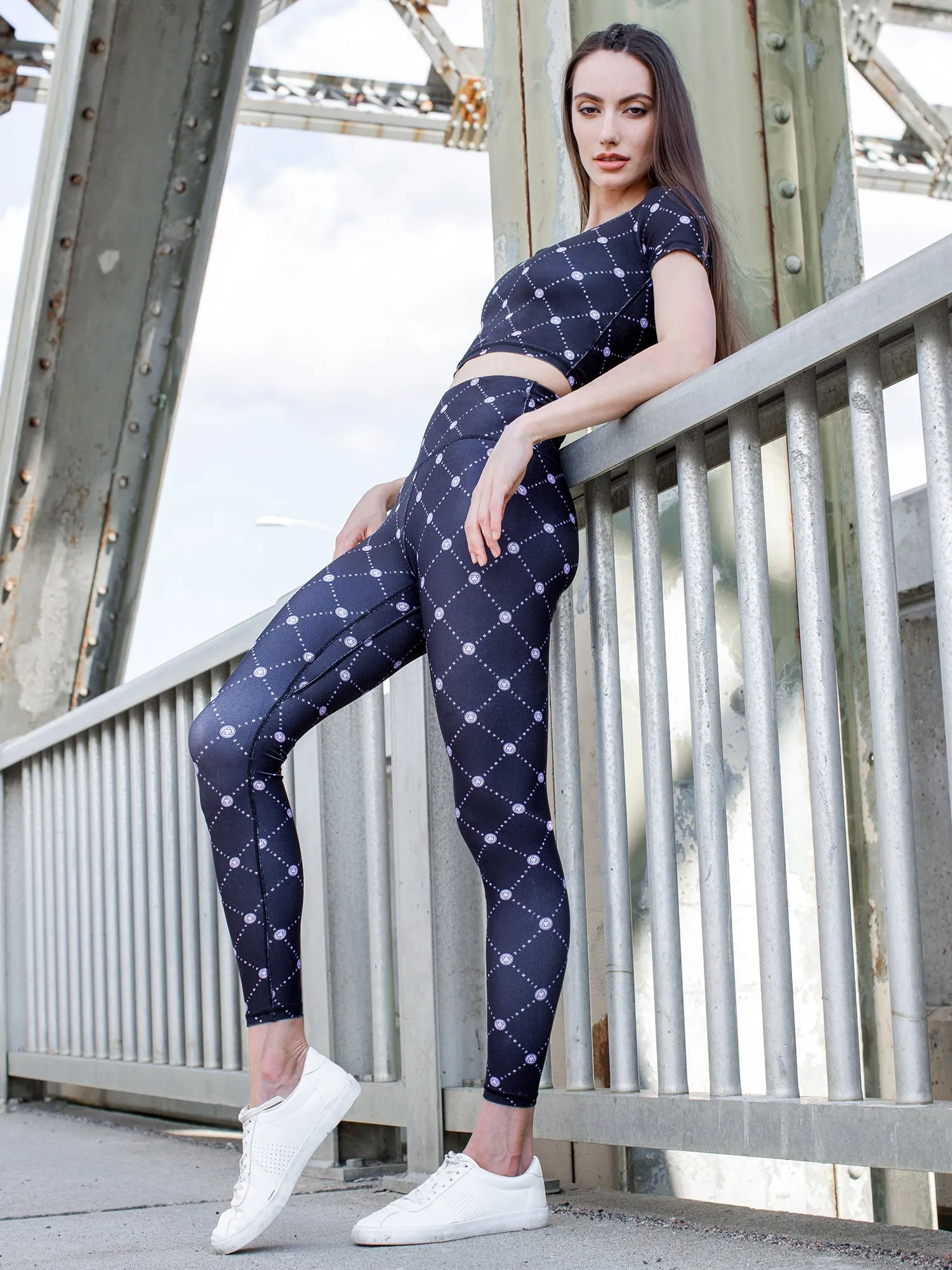 SEAMLESS IMAGE PANTS, BLACK GALLERIA