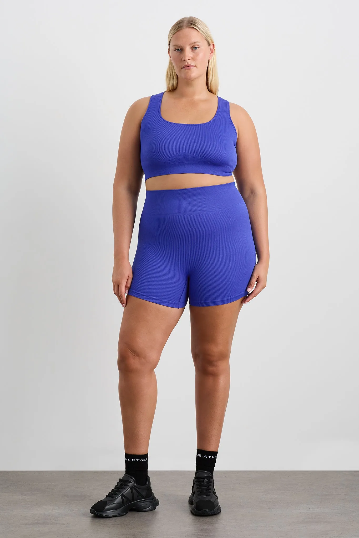 Seamless Mid Length Short 624