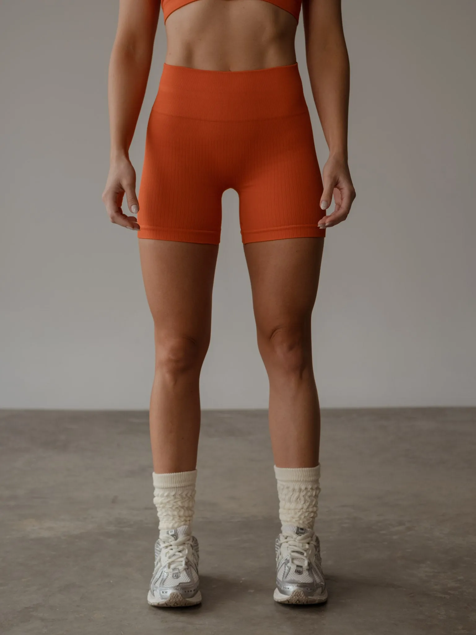 SHAPE SEAMLESS MINI SHORT  - BRIGHT ORANGE