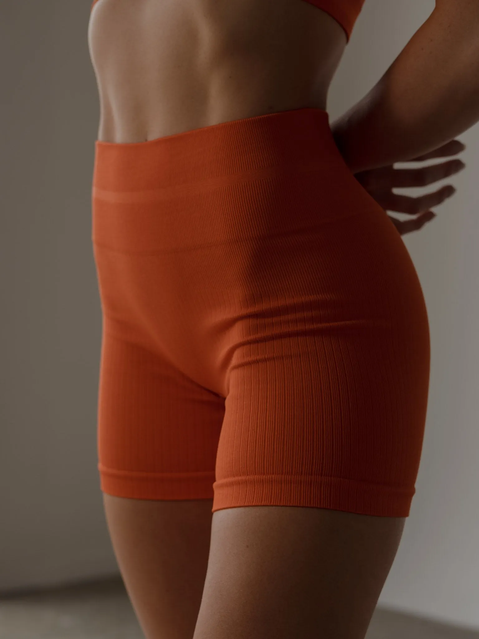 SHAPE SEAMLESS MINI SHORT  - BRIGHT ORANGE