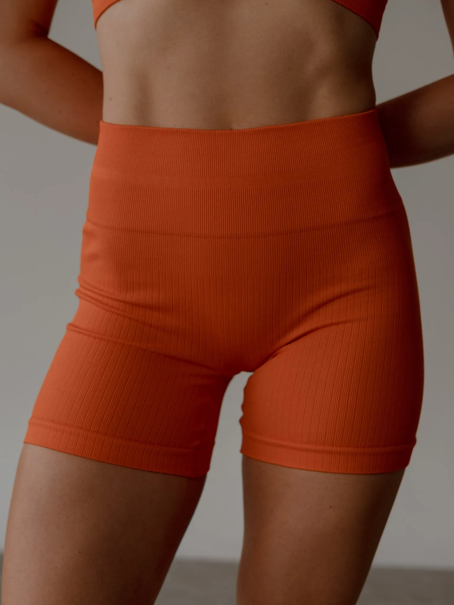 SHAPE SEAMLESS MINI SHORT  - BRIGHT ORANGE