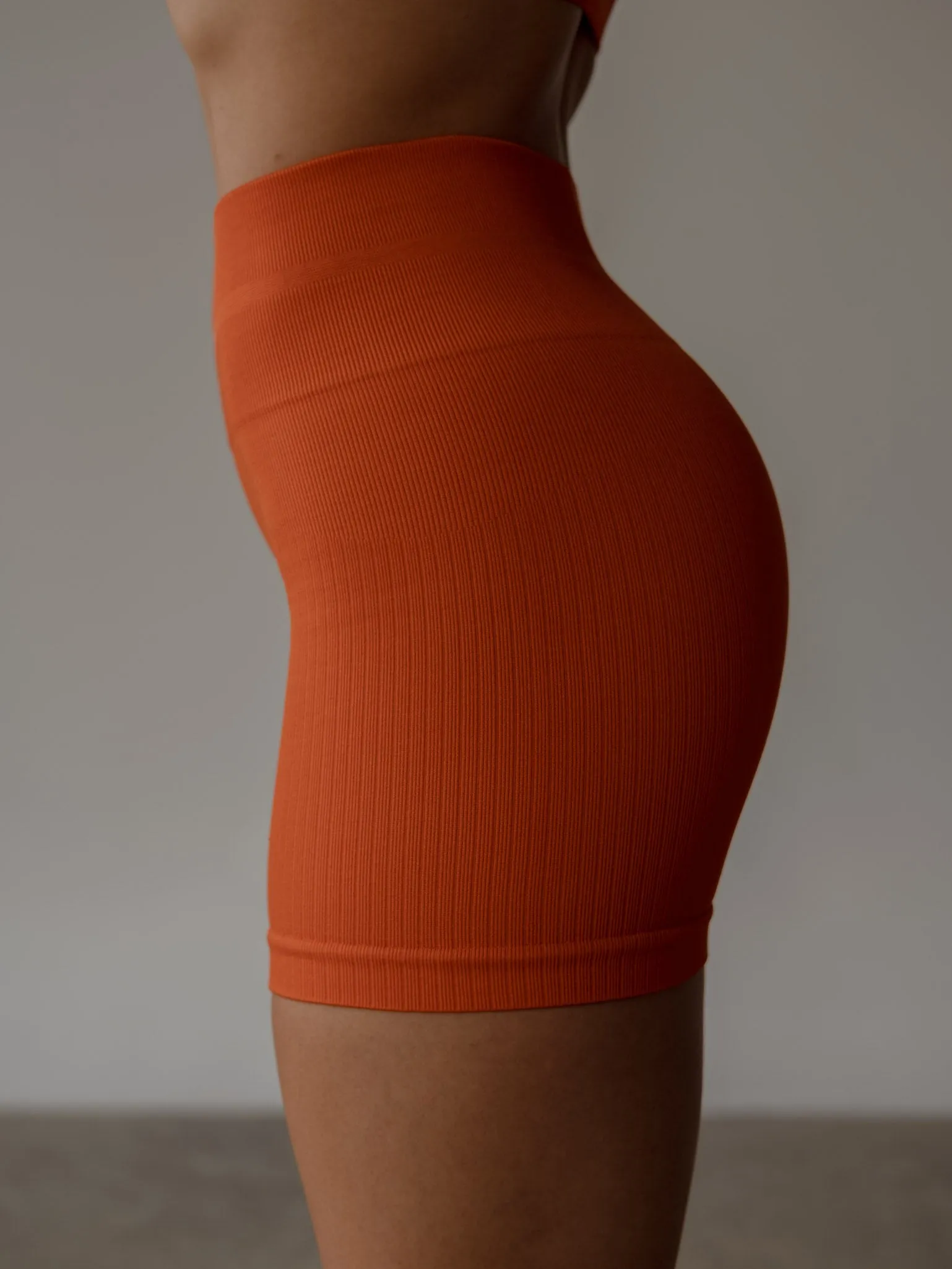 SHAPE SEAMLESS MINI SHORT  - BRIGHT ORANGE