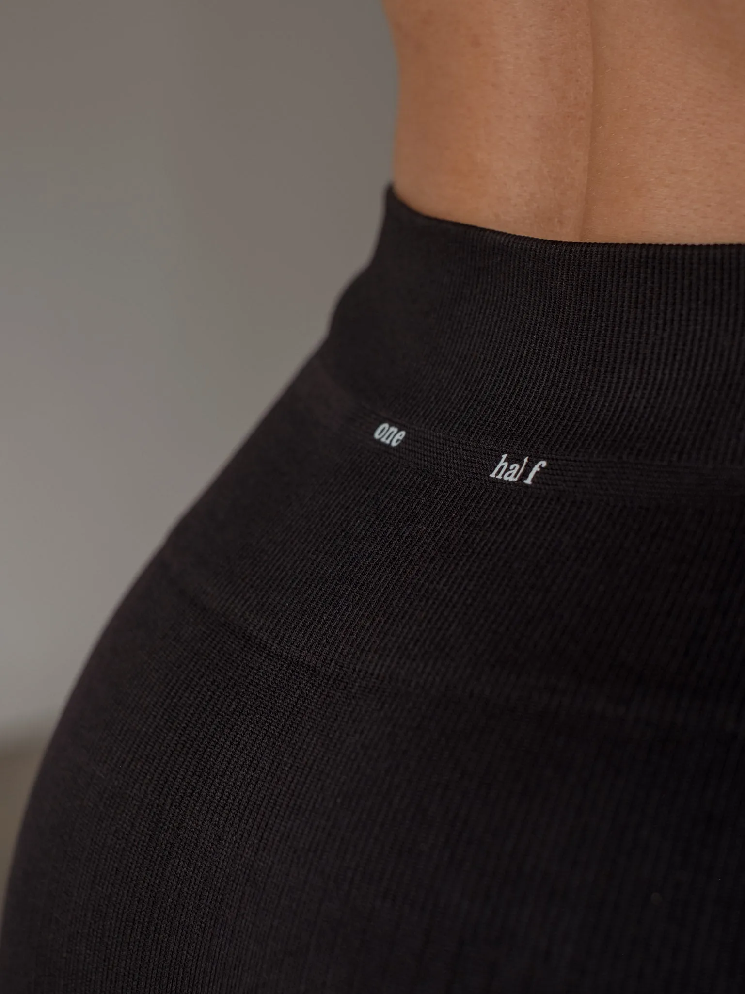 SHAPE SEAMLESS SHORT  - PLUS BLACK