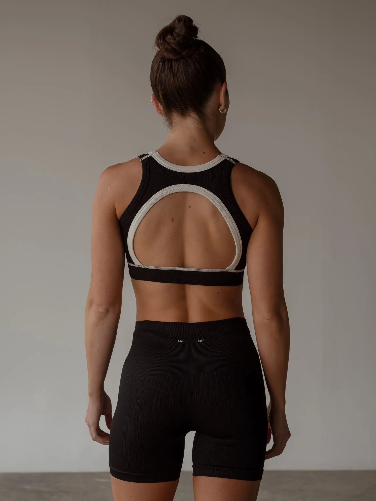 SHAPE SEAMLESS SHORT  - PLUS BLACK