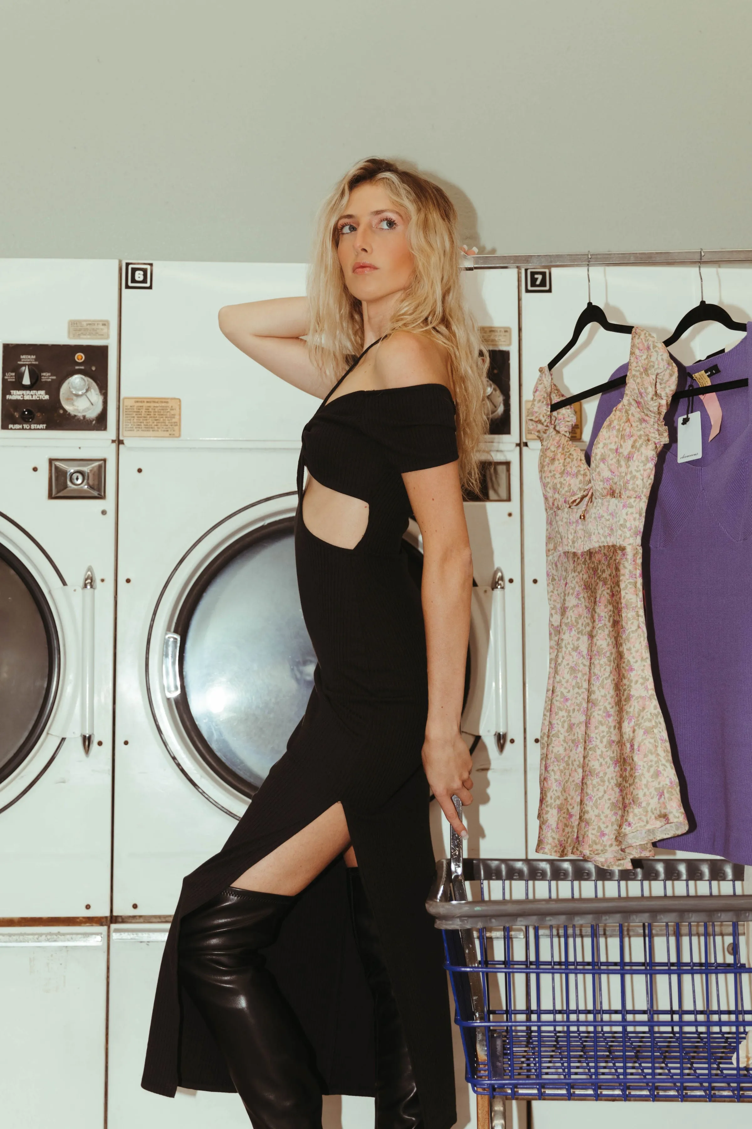 Shooting Stars Cutout Midi in Black
