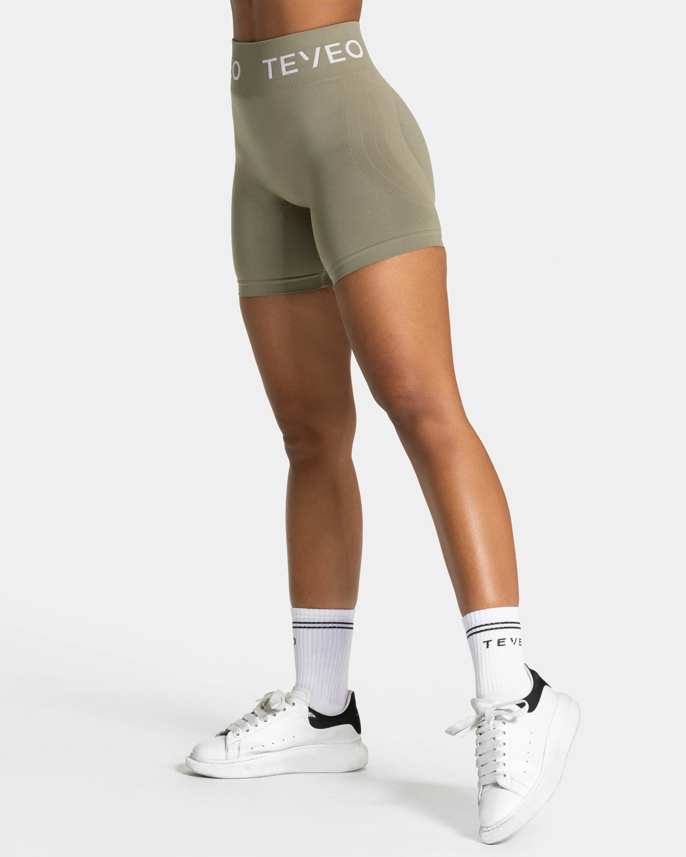 Signature Covert Scrunch Short "Khaki"